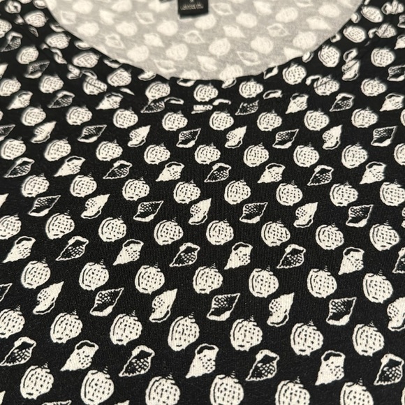 Beautiful Ann Taylor‎ Black with White Conch Shell Shirt - size Medium - Picture 3 of 6